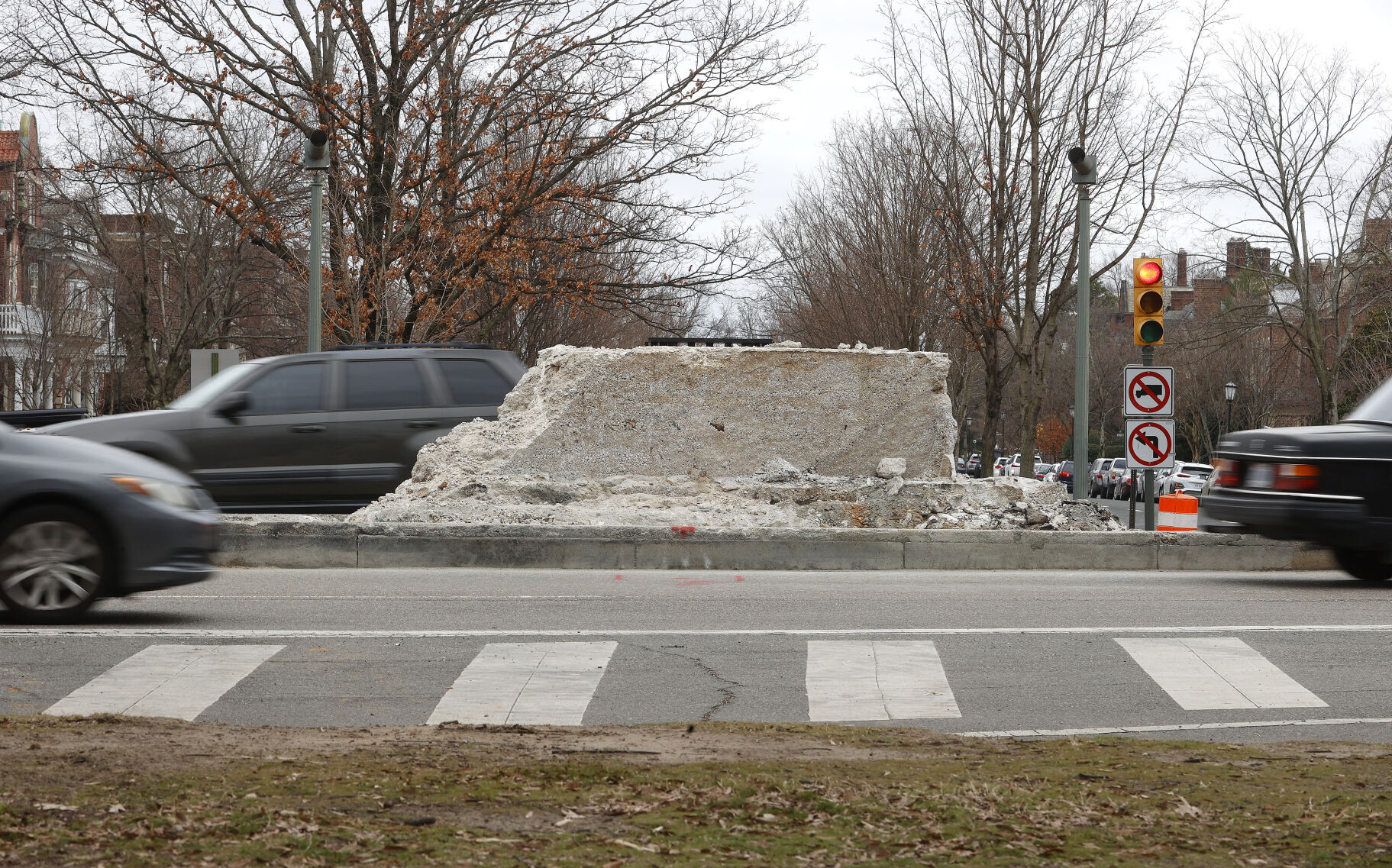 202203XX_MET_MONUMENT_AWE01